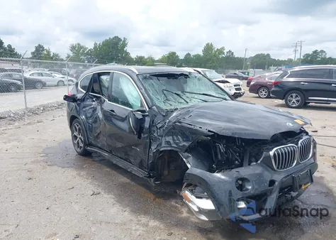 2018 BMW X1 xDrive28I из США, поврежденный, VIN WBXHT3C38J5K25453